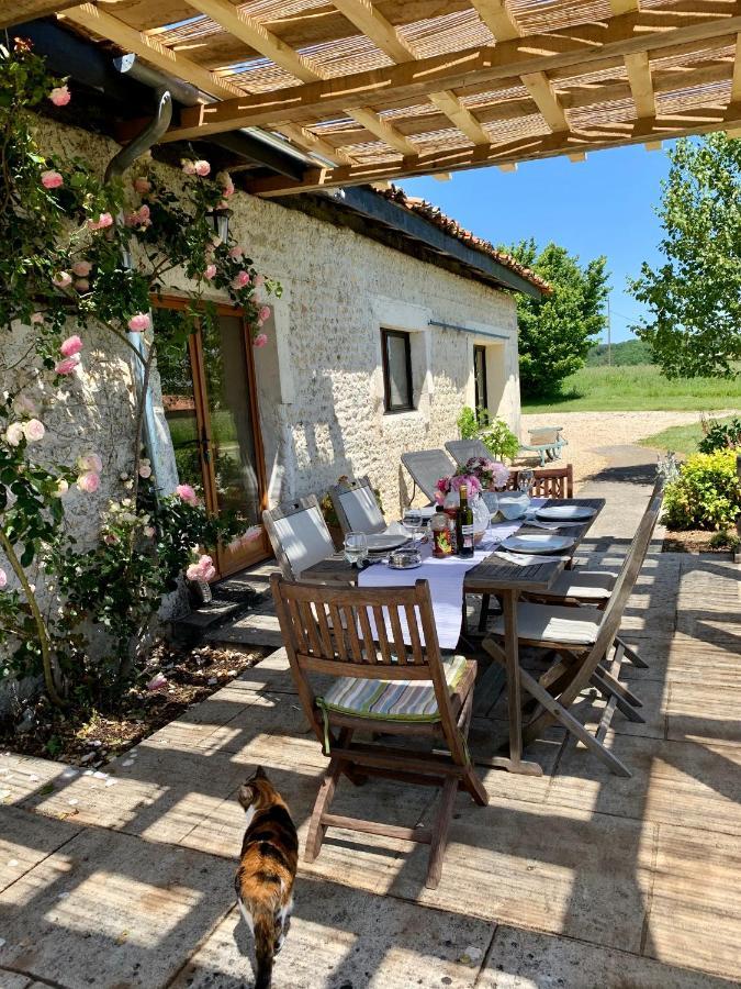 Villa Chez Sarrazin Brossac Exterior foto