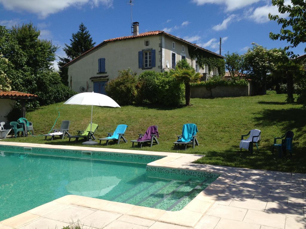 Villa Chez Sarrazin Brossac Exterior foto